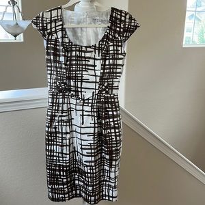 Trina Turk size 0 sheath dress
